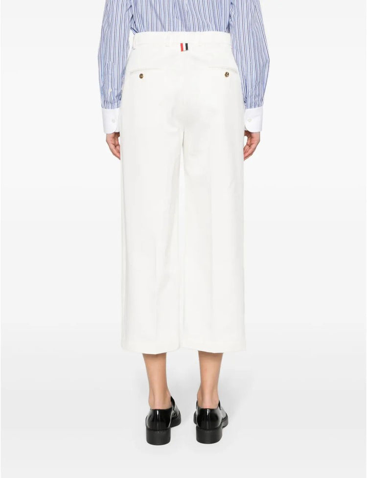 RELAXED FIT PLEATED TROUSER IN COTTON TWILL