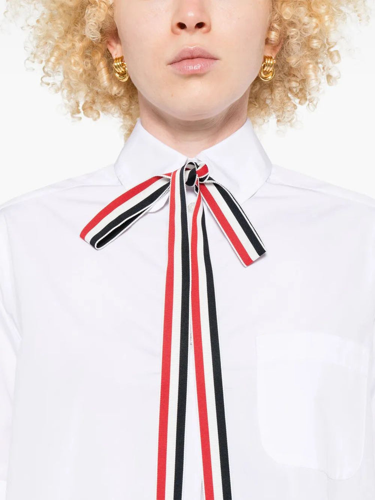 SHORT SLEEVE BLOUSON SHIRT W/ RWB GROSGRAIN BOW TIE IN SOLID POPLIN