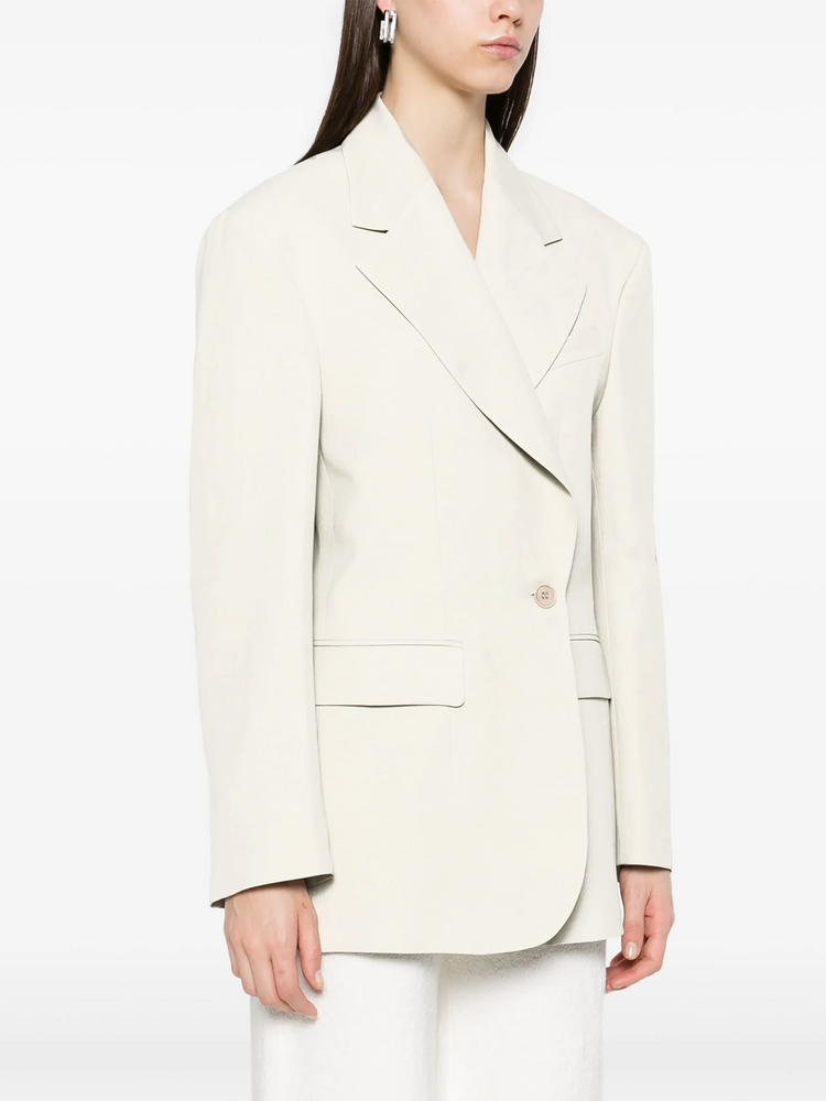 Raisa25 over jacket
