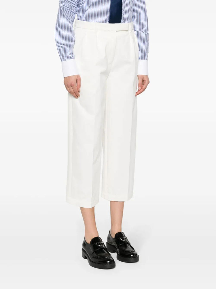 RELAXED FIT PLEATED TROUSER IN COTTON TWILL