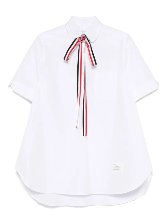 SHORT SLEEVE BLOUSON SHIRT W/ RWB GROSGRAIN BOW TIE IN SOLID POPLIN