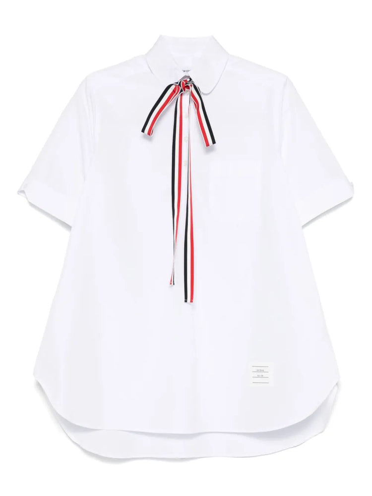 SHORT SLEEVE BLOUSON SHIRT W/ RWB GROSGRAIN BOW TIE IN SOLID POPLIN