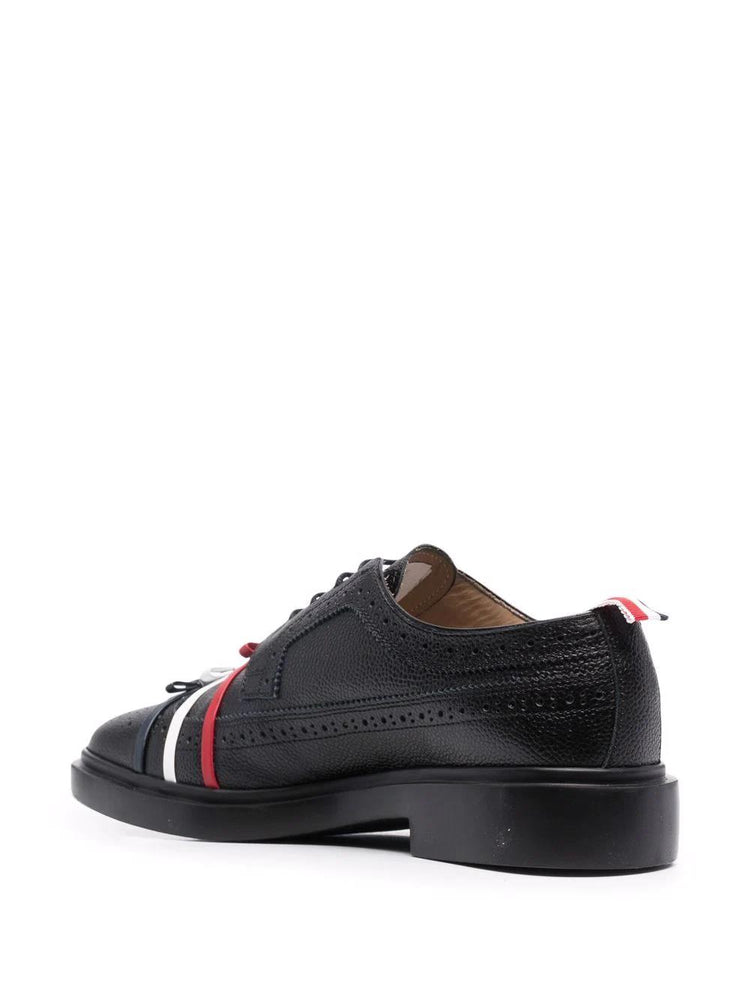 3-BOW LONGWING BROGUE ON LIGHTWEIGHT RUBBER SOLE IN PEBBLE GRAIN LEATHER