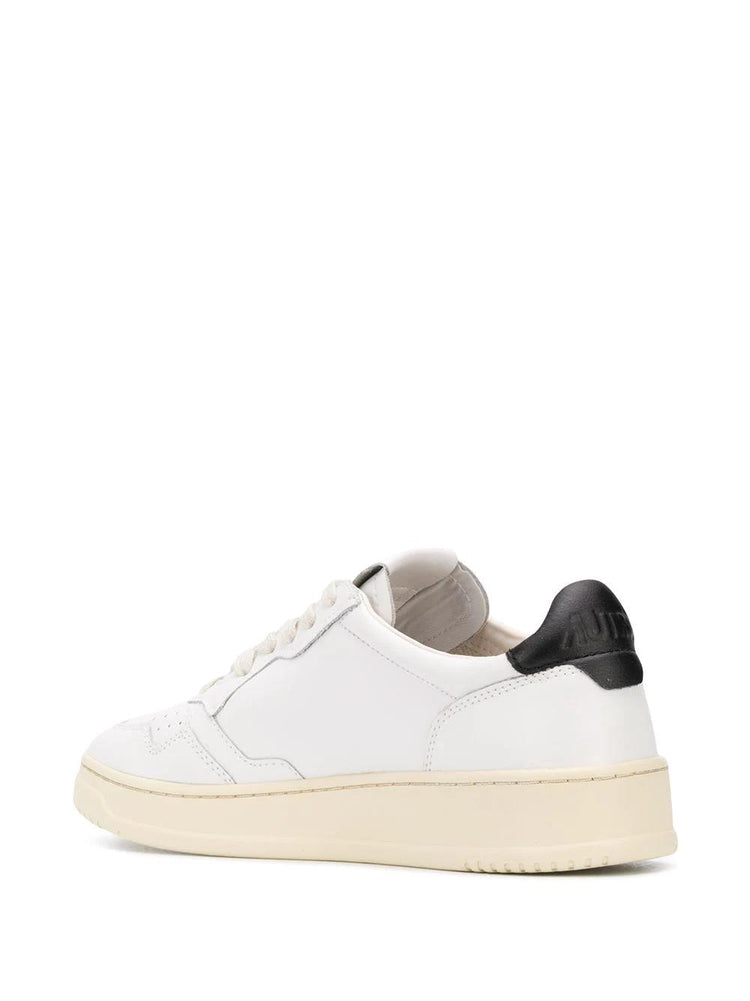 Medalist low-top sneakers