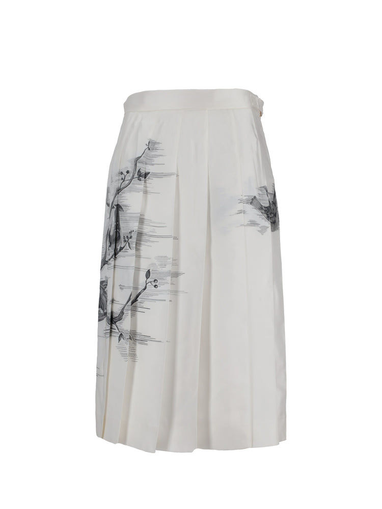 CLASSIC KNEE DROPPED BACK PLEATED SKIRT IN ENGINEERED BIRD TOILE PRINTED SILK TWILL