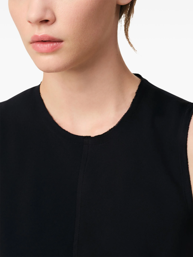 sleeveless dress
