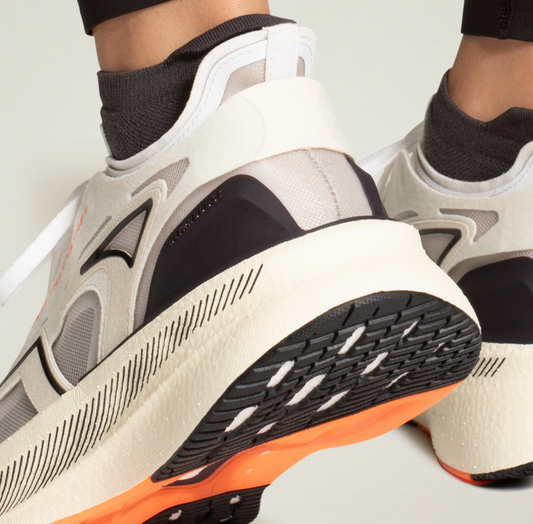 aSMC ULTRABOOST 5 IVORY/GREONE/CBLACK