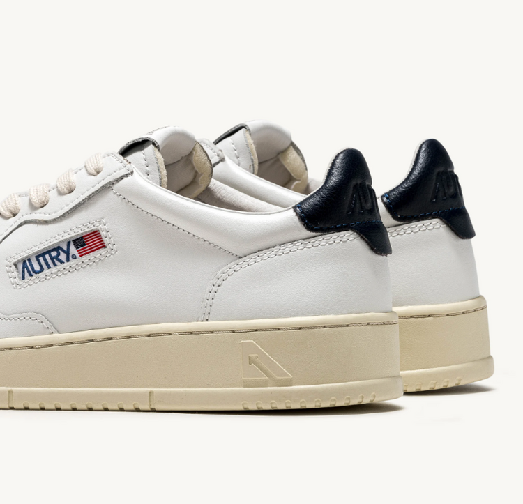Medalist low-top sneakers