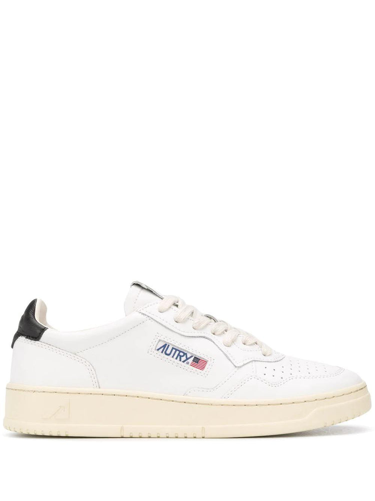 Medalist low-top sneakers