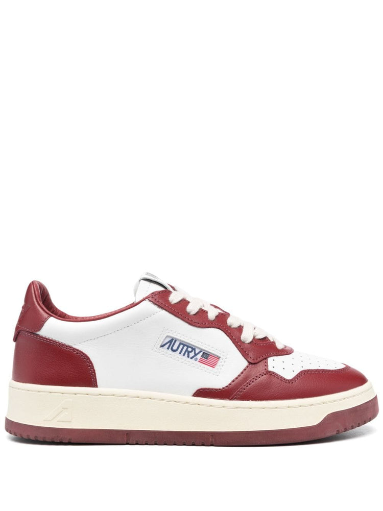 Medalist contrast bicolor low-top sneakers