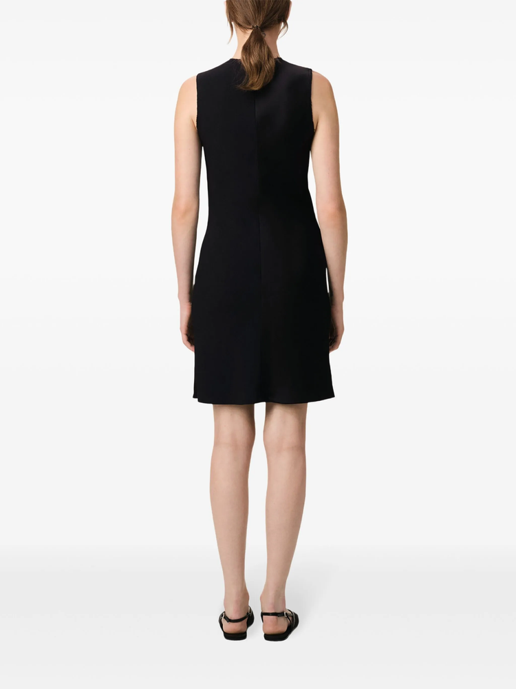 sleeveless dress