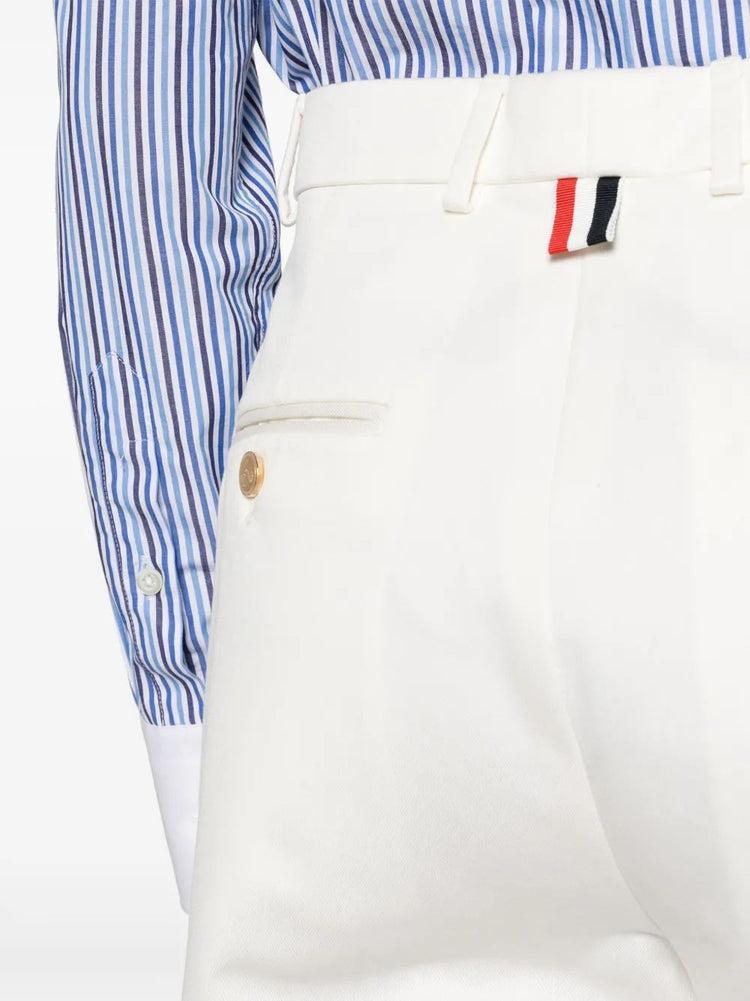 RELAXED FIT PLEATED TROUSER IN COTTON TWILL