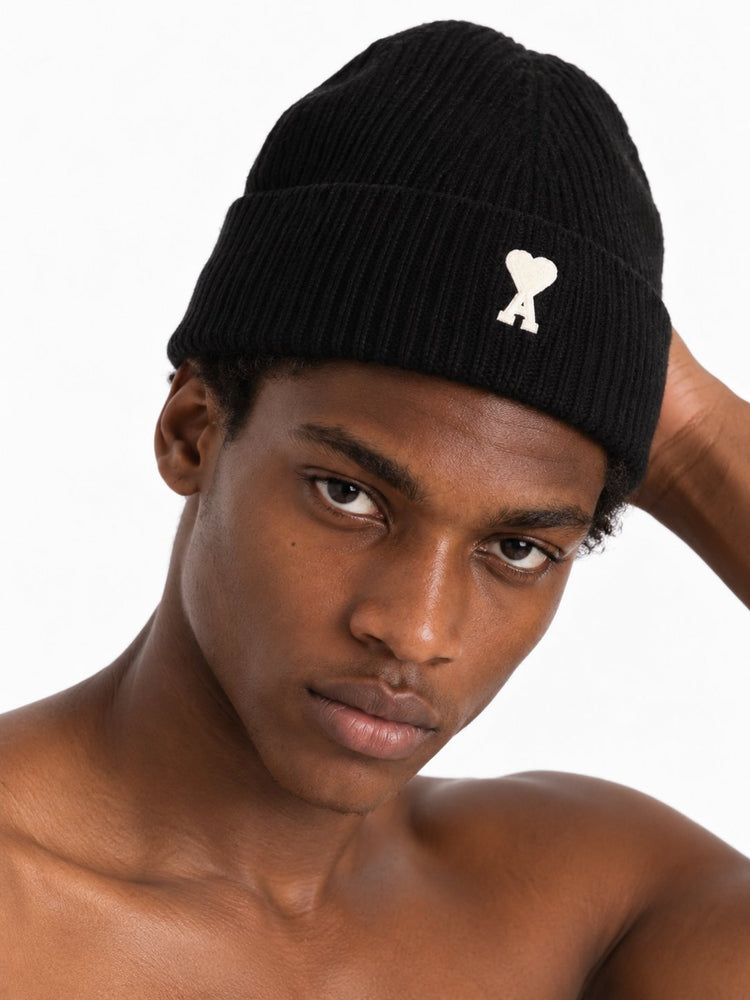 BEANIE WITH CONTRASTED AMI DE COEUR