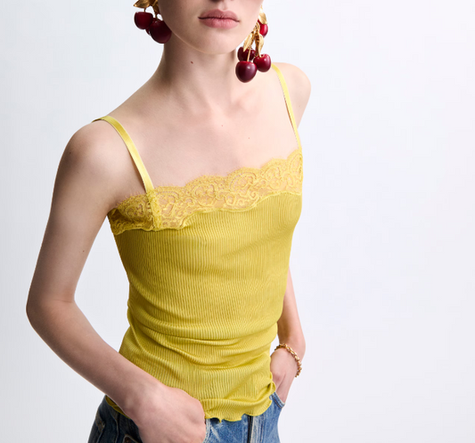 TOP A BRETELLES ET DENTELLE