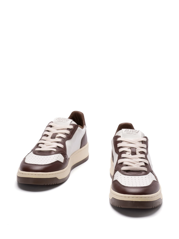 Medalist contrast bicolor low-top sneakers