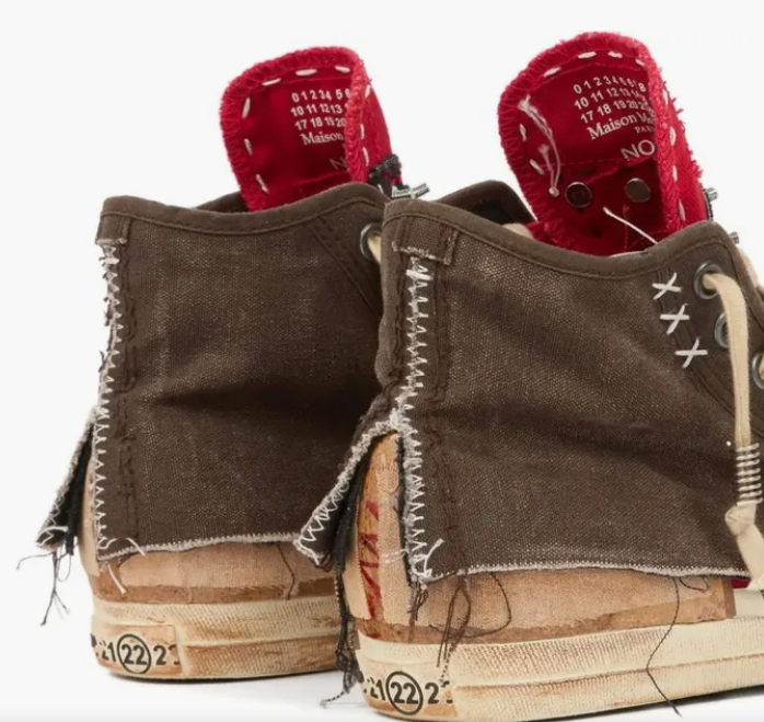 SNEAKERS