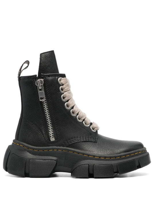 x Dr. Martens 1460 leather boots