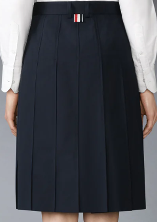 BERMUDA LENGTH FRONT FLY PLEATED SKIRT W/GG DETAILS IN WRINKLE FREE COTTON SUITING