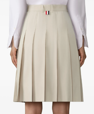 BERMUDA LENGTH FRONT FLY PLEATED SKIRT W/GG DETAILS IN WRINKLE FREE COTTON SUITING