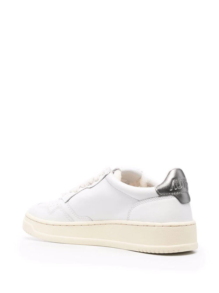 Medalist low-top sneakers