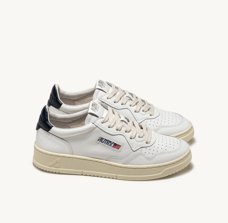 Medalist low-top sneakers