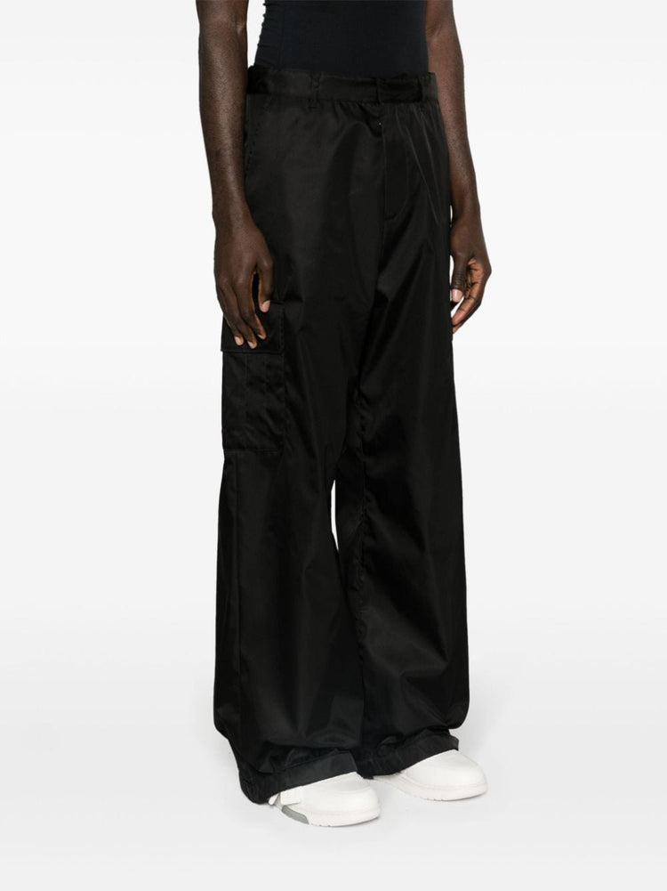 wide-leg cargo trousers