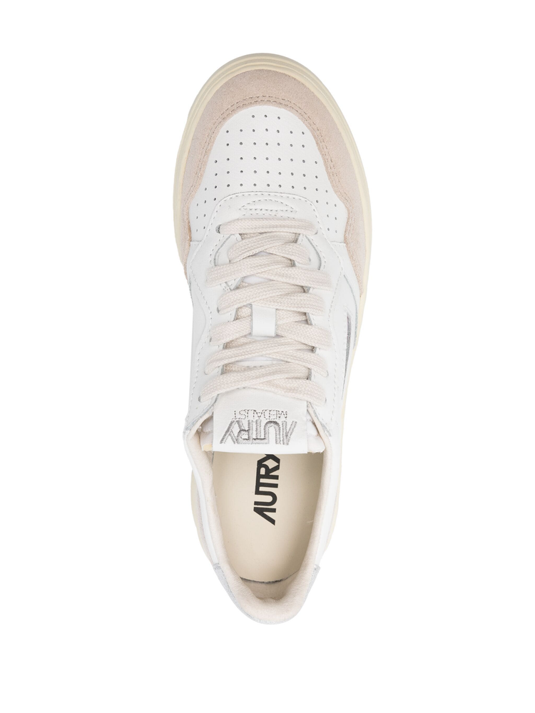 Medalist low-top sneakers