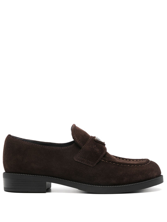 enamel triangle-logo suede loafers