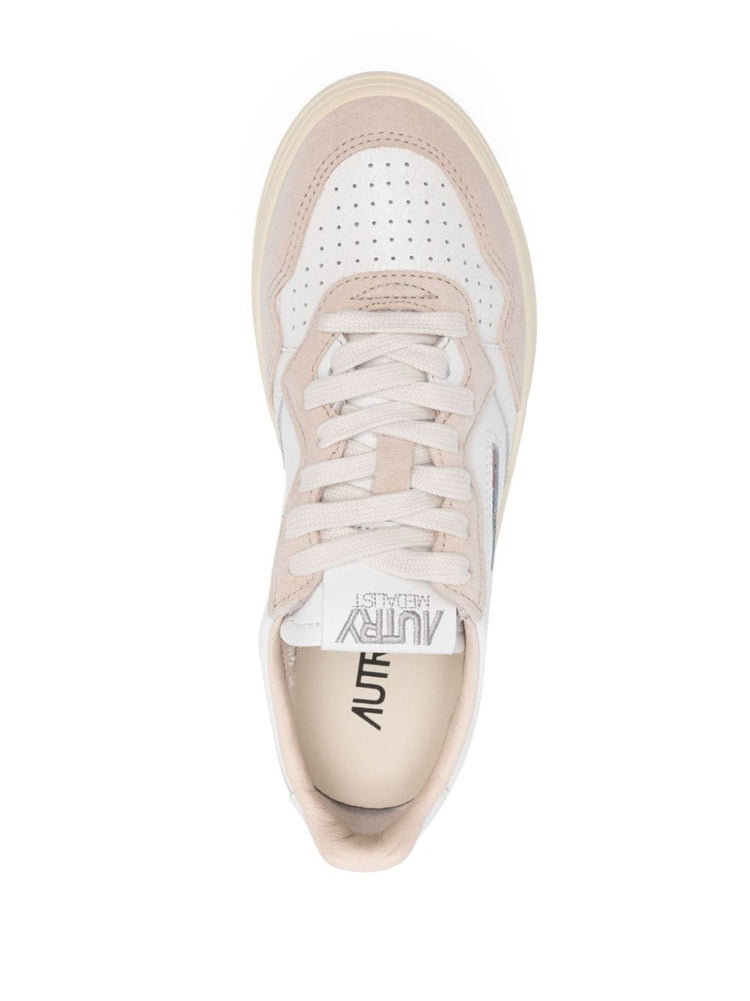 Medalist low-top sneakers