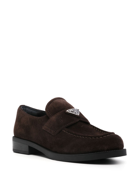 enamel triangle-logo suede loafers