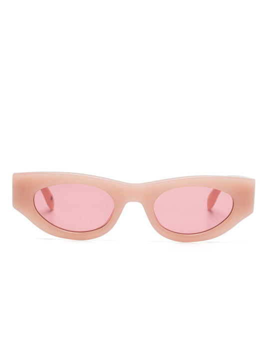 cat eye-frame sunglasses