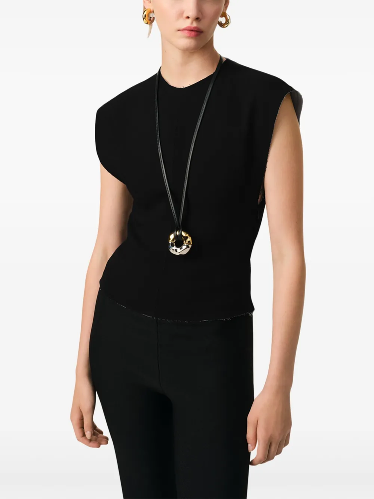 sleeveless top