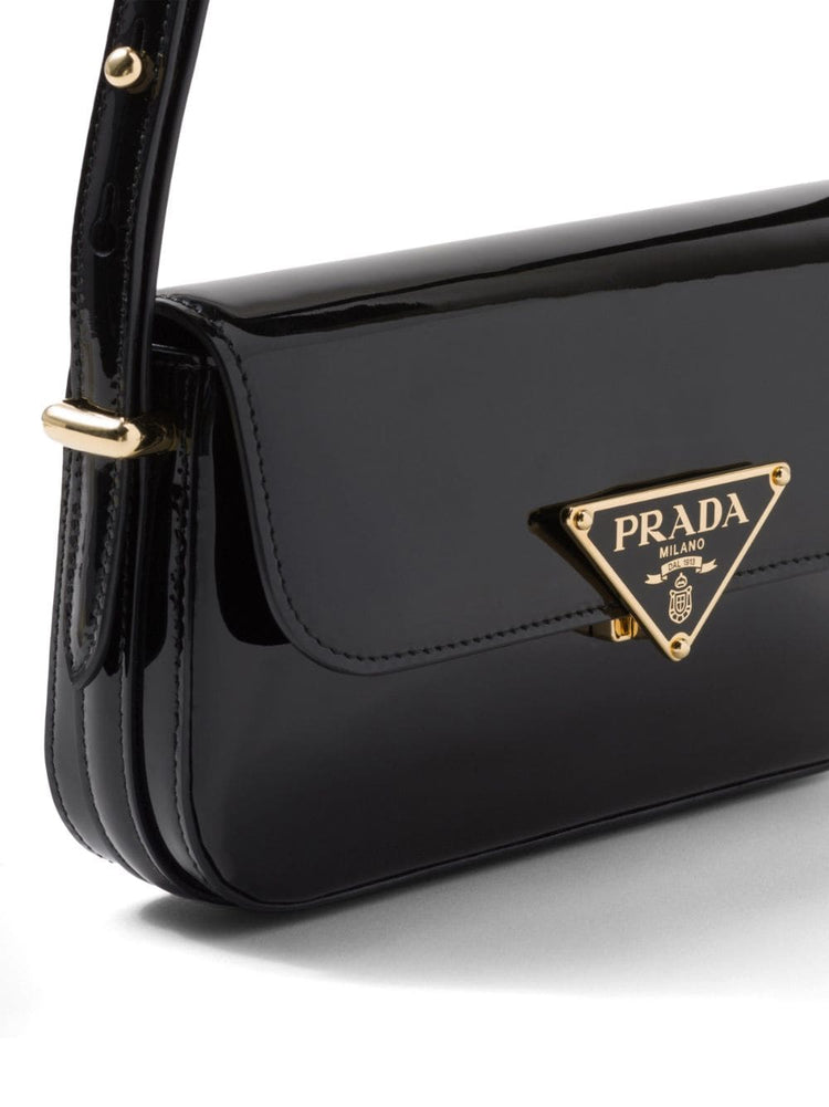 logo-plaque leather shoulder bag