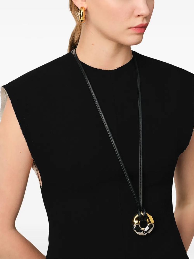 sleeveless top