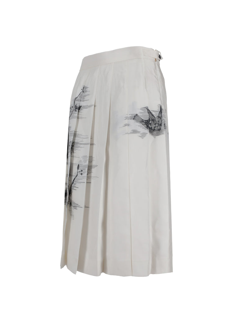 CLASSIC KNEE DROPPED BACK PLEATED SKIRT IN ENGINEERED BIRD TOILE  PRINTED SILK TWILL