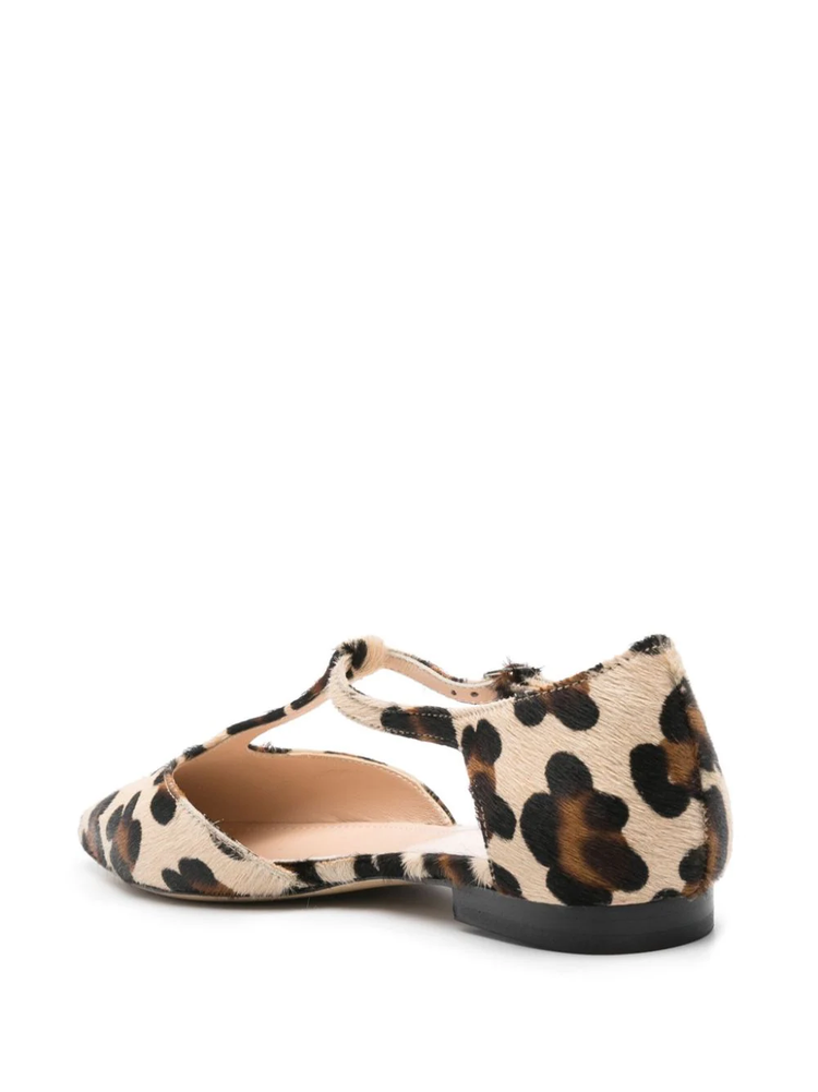 pointed leopard shoes