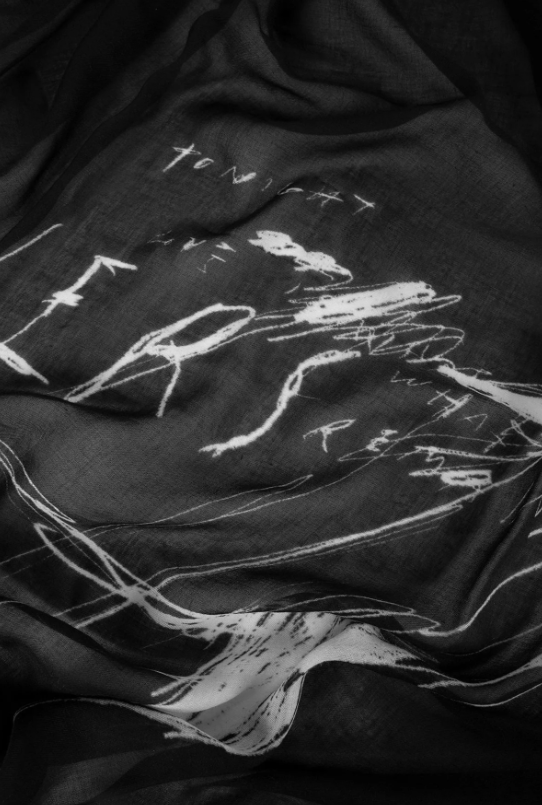 VESTA SQUARE SCARF WITH "ROCKER" PRINT (140X140 CM