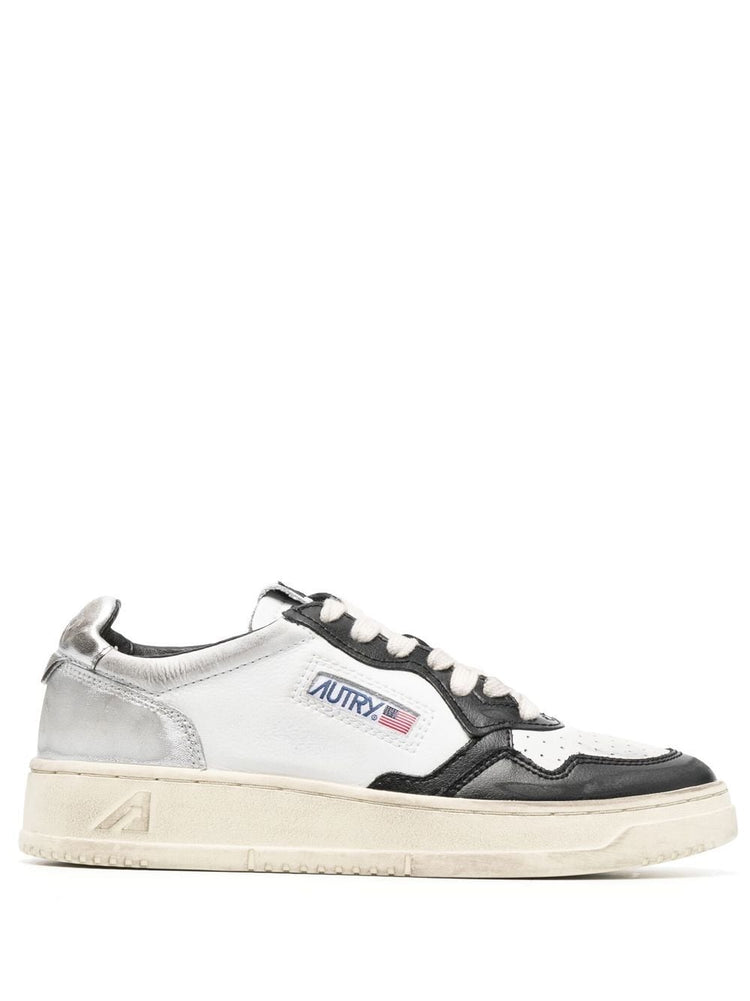 Medalist low-top sneakers