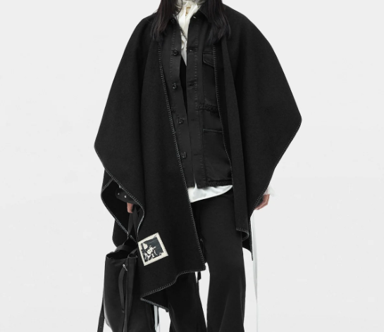 GISKE RECTANGULAR CAPE WITH PRINTED LEATHER PATCH