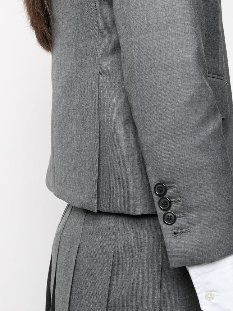 notched-lapel single-breasted blazer