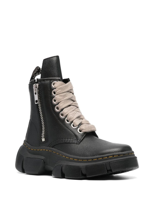 x Dr. Martens 1460 leather boots
