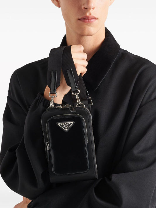 triangle-logo panelled smartphone case